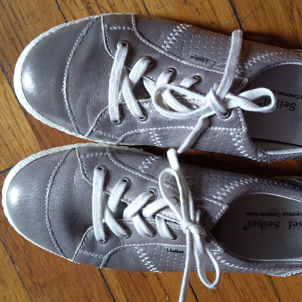Josef Seibel comfort silver leather walking shoe